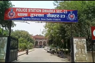 Dwarka Sector 23 and Bindapur Police recovered two mobiles from two persons