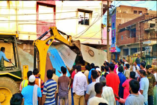 kagaznagar municipal officers demolished illegal ventures