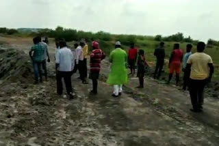 villagers protest against construction of road in chatra