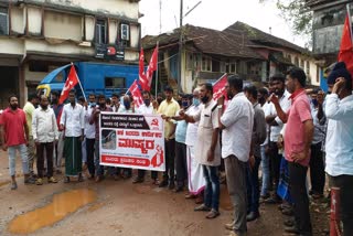 Workers strike demanding repair of old port road
