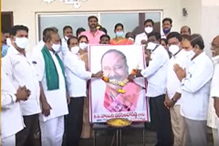 minister puvvada ajaykumar pay tributes to farmer minister nayini narsimhareddy in khammam