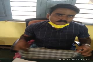 acb trapped pdo when he receiving bribe