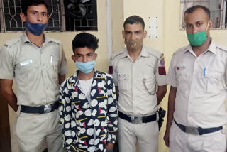 Bharat Nagar police arrested a robber