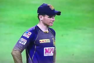 Why are cricketers wearing two caps in IPL 2020?