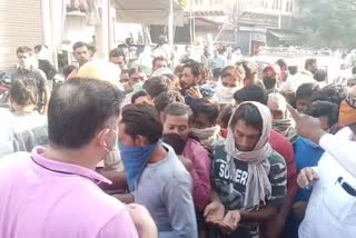 Sikar news, Social distancing violation, distribution of masks