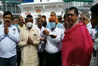 Health Minister Banna Gupta worshiped Baba Baidyanath