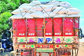 Ration rice Smuggling-Ongoing officers, dealers danda