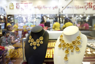 Gold falls Rs 75, silver rises by Rs 121