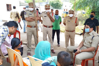 జవాన్​ కుటుంబాన్ని పరామర్శించిన అదనపు ఎస్పీ