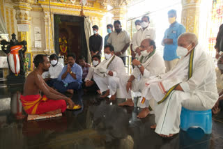 Yanamala Ramakrishna  visit av venkateswara swamy