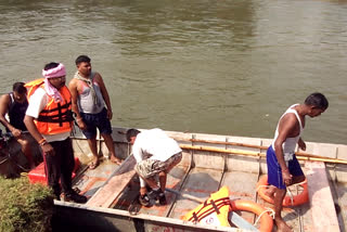 Dead body found IN HALF RIVER IN PANDARIYA