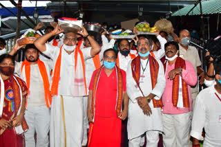 annavaram eo given clothes to durgamma temple