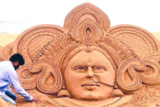 Sudarsan Pattnaik creates beautiful sand art of goddess Durga