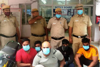 five-members-arrested-of-thakthak-gang-in-delhi