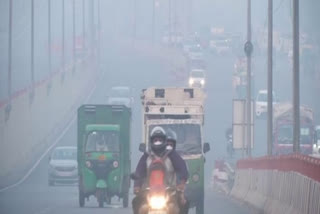 People's health likely to be affected  AQI deteriorates to 'severe' category  air quality of Delhi worsened  air quality of Delhi deteriorated to the 'severe' category  Delhi: People's health likely to be affected as AQI deteriorates to 'severe' category  ശ്വാസം മുട്ടി ഡൽഹി  ഡൽഹി വായു നിലവാരം  ഡൽഹി വായു നിലവാരം മോശം അവസ്ഥയിൽ