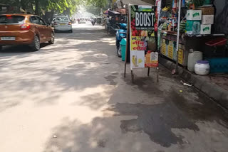 removes encroachment from road in delhi