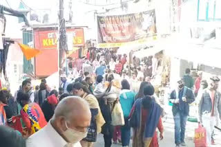 crowd in shimla market