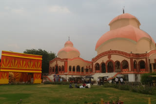 CR Park famous Kali temple is closed for devotees in Navratri in delhi