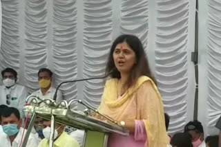 sugarcane-workers-go-to-the-factory-to-cut-sugarcane-said-pankaja-munde