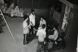 drink liquor news  college students arrested  വിരുദംനഗര്‍ ജില്ല  ചെന്നൈ വാര്‍ത്തകള്‍