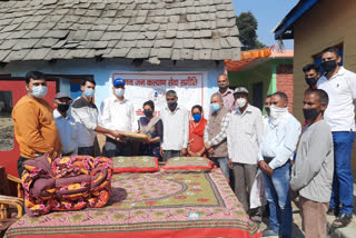 Nachan Jan Kalyan Sewa Samiti distributed the needy items to the poor family