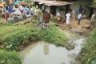 protesting against Quarry  locals are protesting against quarry  മലിനജലം പുറത്തേക്ക് തള്ളുന്നു  മാലിന്യ പ്രശ്നം  അരക്കുഴി പഞ്ചായത്തിലെ മാലിന്യ പ്രശ്നം  പാറമടക്കെതിരെ നാട്ടുകാര്‍ രംഗത്ത്