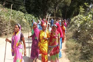 villagers-protest-against-illegal-sand-mining-in-sitapur-of-sarguja