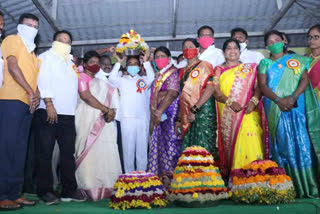 Minister etela rajender participated Bathukamma festival celebrations in huzurabad karimnagar dist