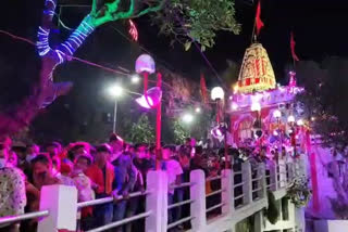 crowd in temple