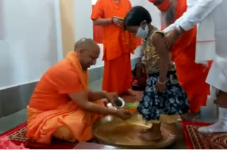 CM Yogi Adityanath performs Kanya Pujan