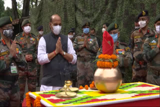 rajnath singh  defence minister  government of india  shastra puja  indian army  രാജ്‌നാഥ് സിംഗ്  പ്രതിരോധമന്ത്രി  ഇന്ത്യൻ ഗവൺമെന്‍റ്  ശാസ്ത്ര പൂജ  ഇന്ത്യൻ സൈന്യം