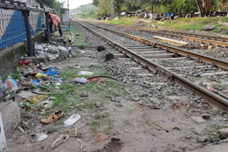 young girl going to Jhajha from Tata Nagar jumped out of the train