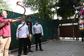 Dussehra: Deputy Chief Minister drops symbolic arrow on corona and pollution like Ravana