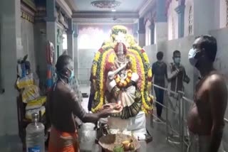 சரஸ்வதி பூஜை கொண்டாடப்படும் காட்சி