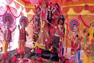 tribal communities celebrating durga puja by making idols in simdega