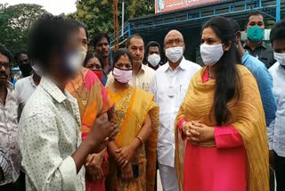 farmer minister akhila priya condolence to a rape case victim at Kurnool