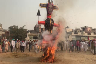 Modi's effigy burn by farmers' organizations