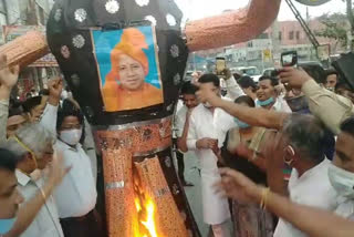 people burnt effigy of up cm yogi adityanath at mangolpuri against hathras case