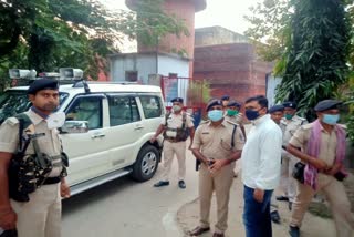 चुनाव के मद्देनजर पुलिस ने चलाया छापेमारी अभियान