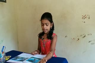 malappuram arathi story  hindi studing  second class student studies hindi by her own  hindi studies through hindi cartoons  കൊവിഡ്‌ വ്യപനം  ലോക്ക്‌ഡൗണ്‍ മലപ്പുറം  ആരതിയുടെ ഹിന്ദി പഠനം