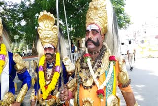 veeragase artist ready to perform in Jambusawari procession