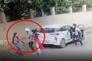 ffaridabad crime news  Woman shot dead  shot dead outside Faridabad college  college in Ballabgarh  ഫരീദാബാദ് വാർത്ത  പെൺകുട്ടിയെ വെടിവച്ചു കൊന്നു  ഫരീദാബാദ് കൊലപാതകം