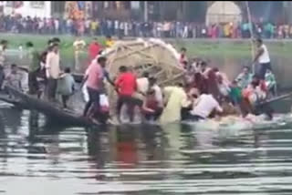 5 killed as boat capsizes  West Bengal's Murshidabad  5 killed as boat capsizes in Murshidabad  two country boats capsized  two country boats capsized in a water body  Bengal boat capsize  പശ്ചിമ ബംഗാളിൽ ബോട്ട് മുങ്ങി അഞ്ച് മരണം  ബോട്ട് മുങ്ങി അഞ്ച് മരണം  പശ്ചിമ ബംഗാളിൽ ബോട്ട് മുങ്ങി  പശ്ചിമ ബംഗാളിൽ ബോട്ട് മുങ്ങി