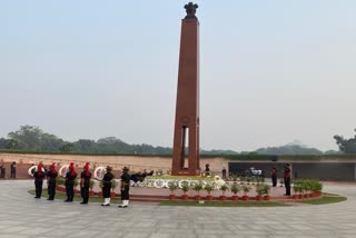 CDS, COAS pay tribute at National War Memorial on Infantry Day