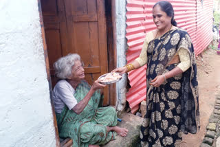 Muslim Woman Helps Hindu Elder woman