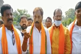 bjp leaders protest in front of nirmal collectorate against the police