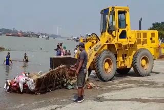 The idol immersion is going on according to the Corona rules, situation is under observation by Kolkata Municipal Corporation