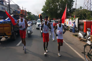 പുന്നപ്ര-വയലാർ  പുന്നപ്ര വലിയചുടു കാട് രക്തസാക്ഷി മണ്ഡപത്തിൽ നിന്ന് വയലാറിലേക്കുള്ള ദീപശിഖ പ്രയാണം ആരംഭിച്ചു  പുന്നപ്ര-വയലാർ ദീപശിഖ പ്രയാണം ആരംഭിച്ചു  പൊതുമരാമത്ത് വകുപ്പ് മന്ത്രി  ജി.സുധാകരൻ