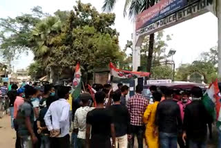 tmc-student-and-youth-protest-at-chanchal-police-station