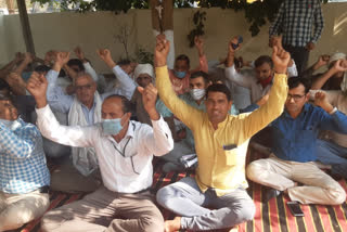 dadri Power worker protest in support of jind sacked power workers